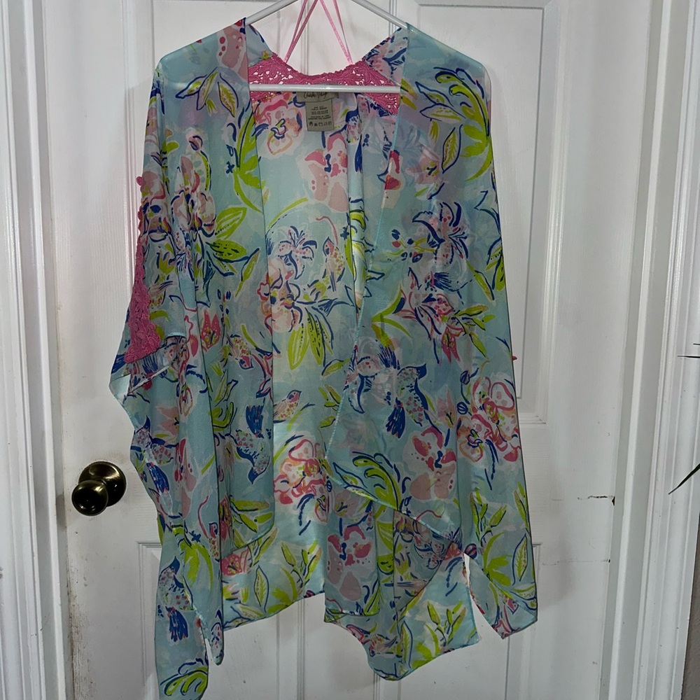 NWOT Charlie Paige Floral Kimono One Size
